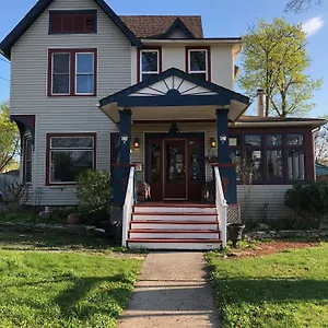 https://blue-gables-bed-and-breakfast.niagara-fallshotels.com