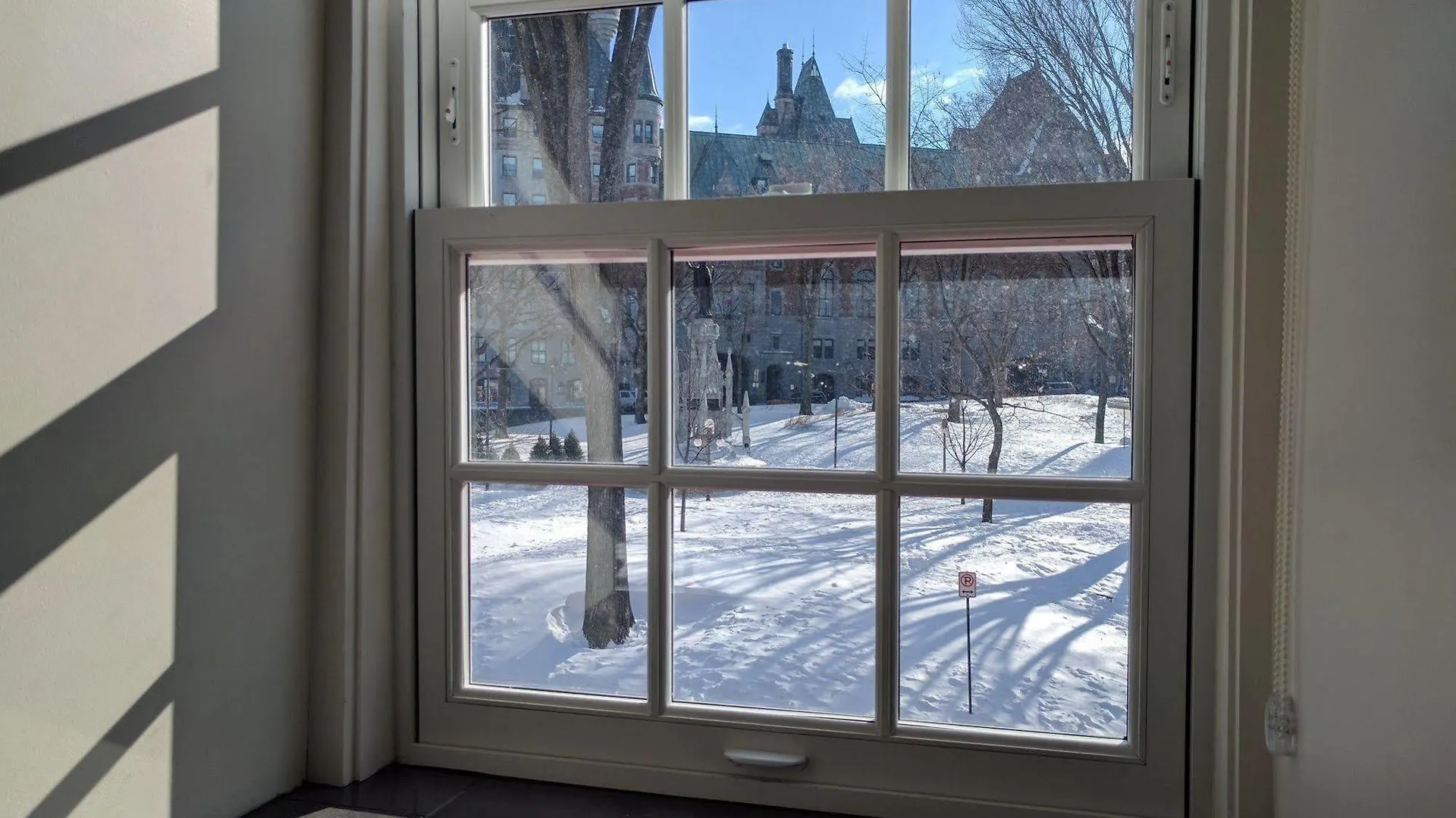 Auberge Du Tresor Quebec City Inn